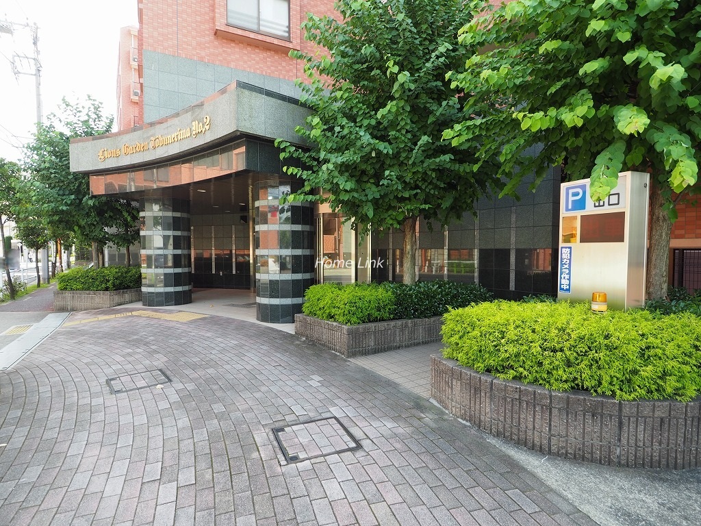 ライオンズガーデン東武練馬弐番館　エントランス前